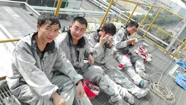 工作中，認(rèn)真工作的男人是最帥的.jpg